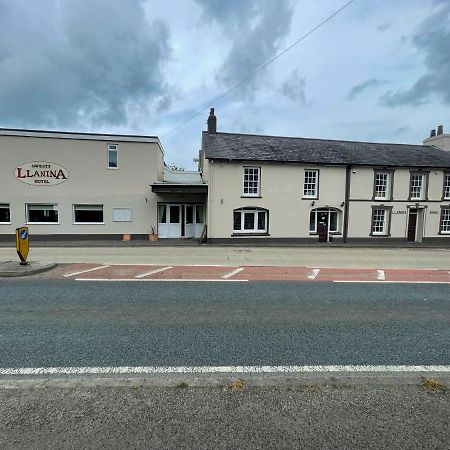 Отель Llanina Arms Llanarth  Экстерьер фото