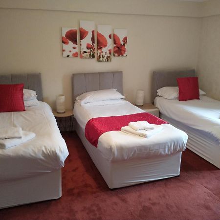 Отель Llanina Arms Llanarth  Экстерьер фото