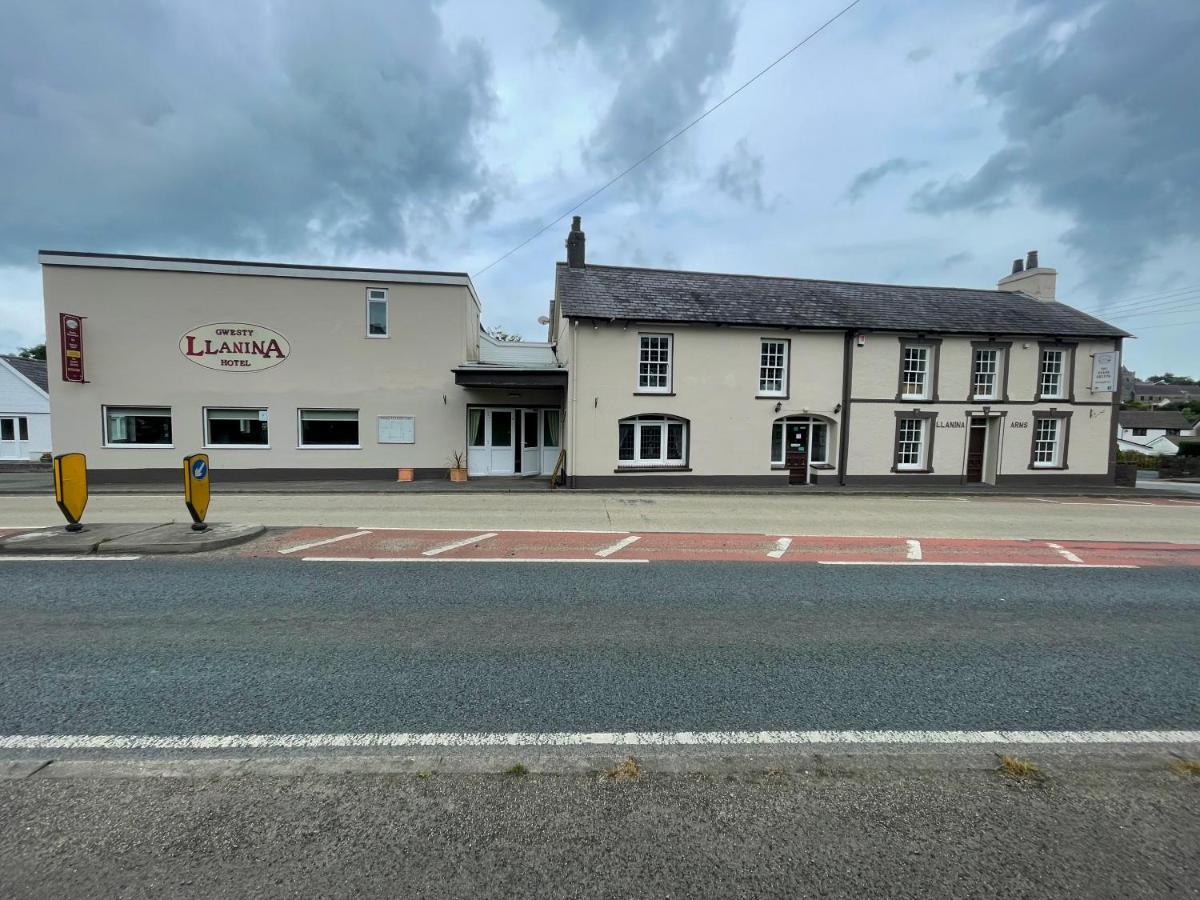 Отель Llanina Arms Llanarth  Экстерьер фото