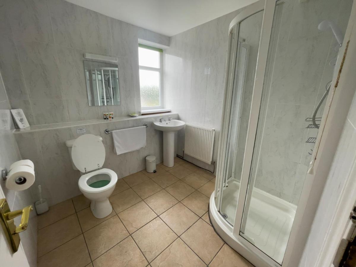 Отель Llanina Arms Llanarth  Экстерьер фото