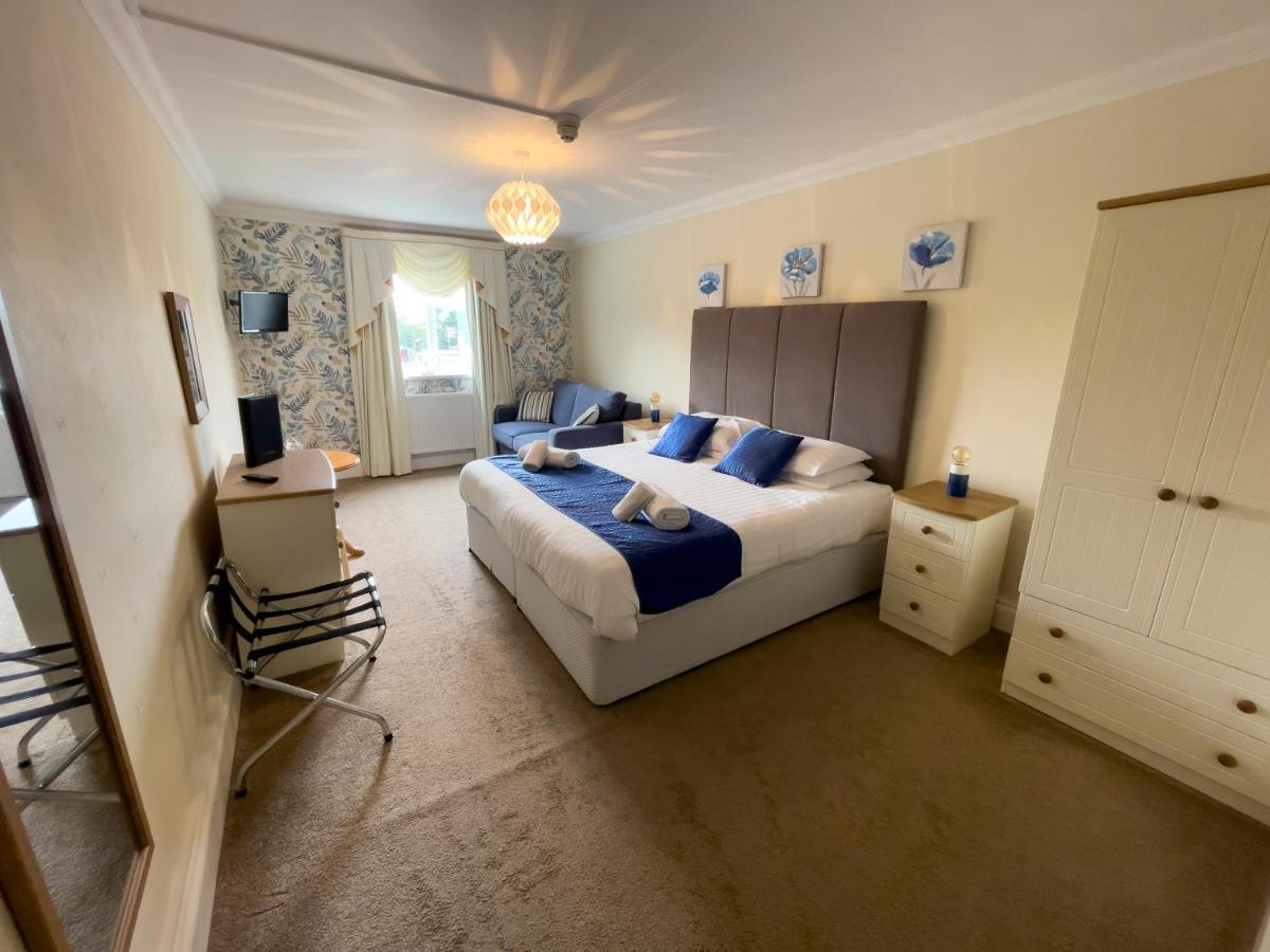 Отель Llanina Arms Llanarth  Экстерьер фото