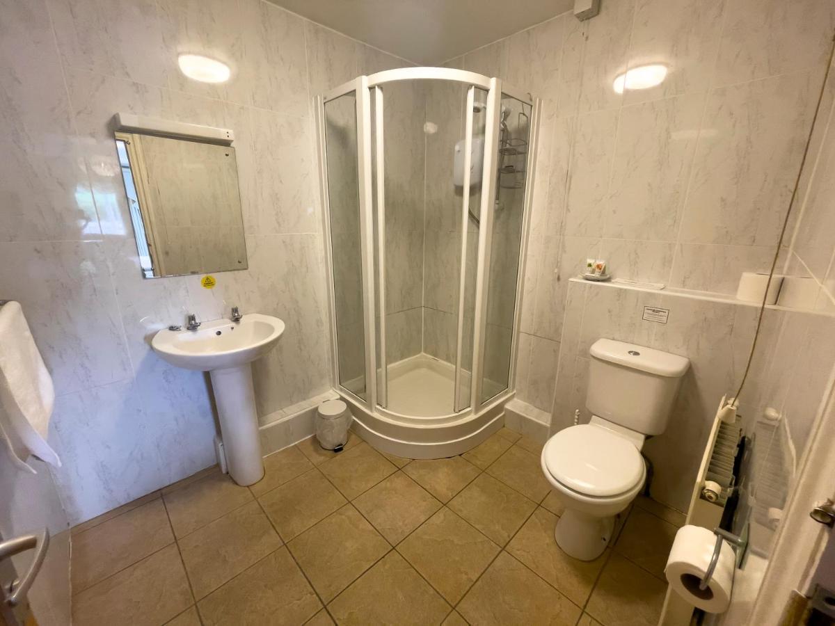 Отель Llanina Arms Llanarth  Экстерьер фото