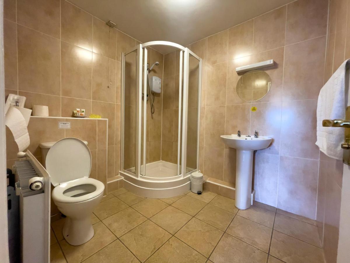 Отель Llanina Arms Llanarth  Экстерьер фото