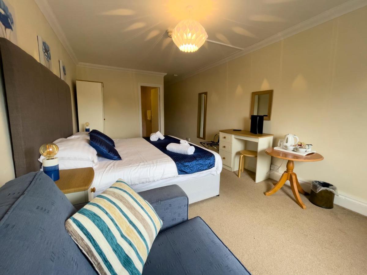 Отель Llanina Arms Llanarth  Экстерьер фото