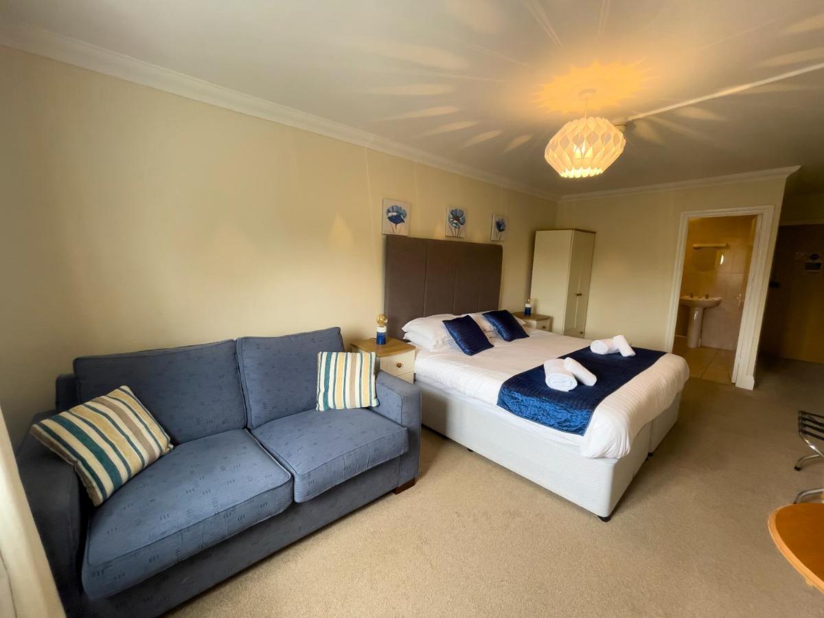 Отель Llanina Arms Llanarth  Экстерьер фото