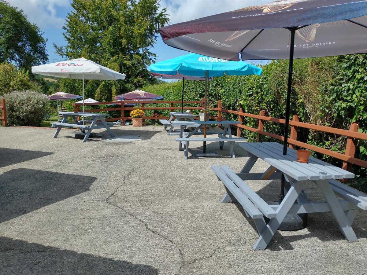 Отель Llanina Arms Llanarth  Экстерьер фото