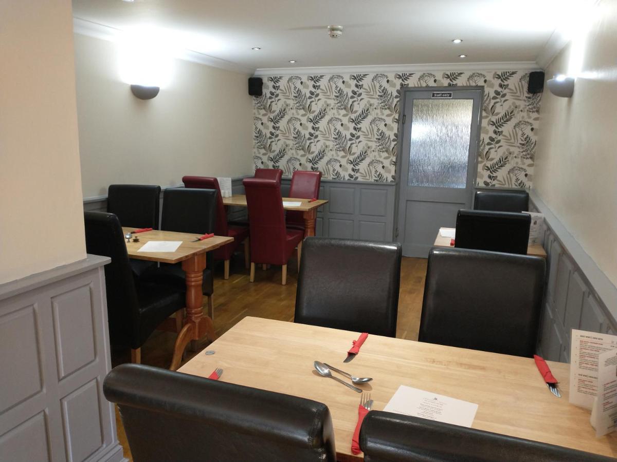 Отель Llanina Arms Llanarth  Экстерьер фото