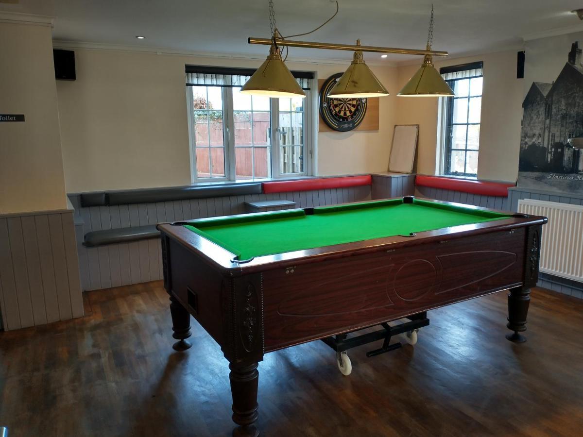 Отель Llanina Arms Llanarth  Экстерьер фото