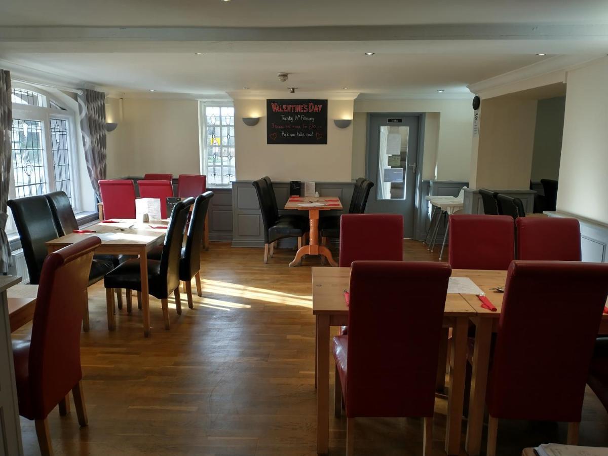 Отель Llanina Arms Llanarth  Экстерьер фото