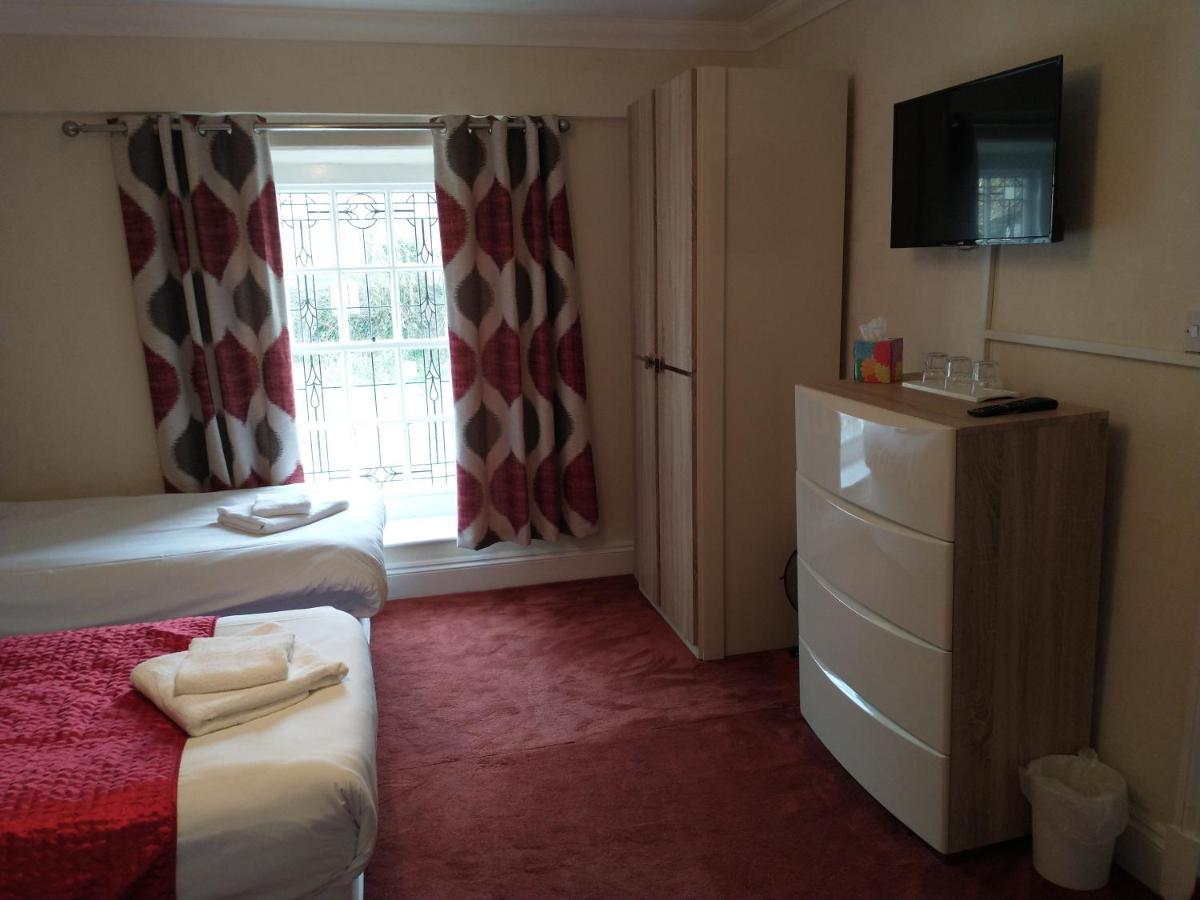 Отель Llanina Arms Llanarth  Экстерьер фото