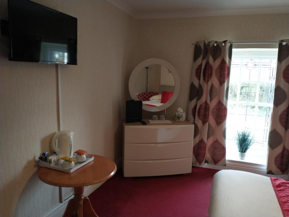 Отель Llanina Arms Llanarth  Экстерьер фото
