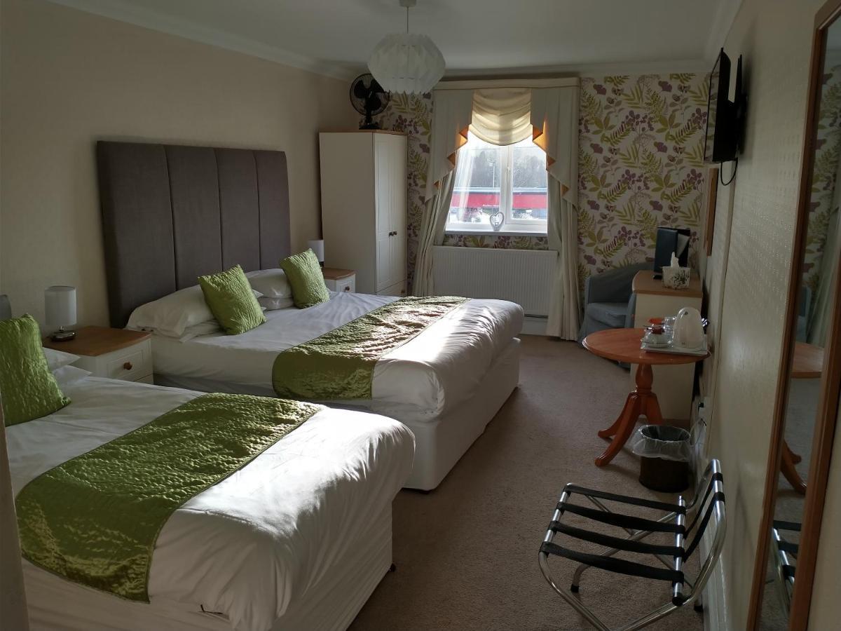Отель Llanina Arms Llanarth  Экстерьер фото