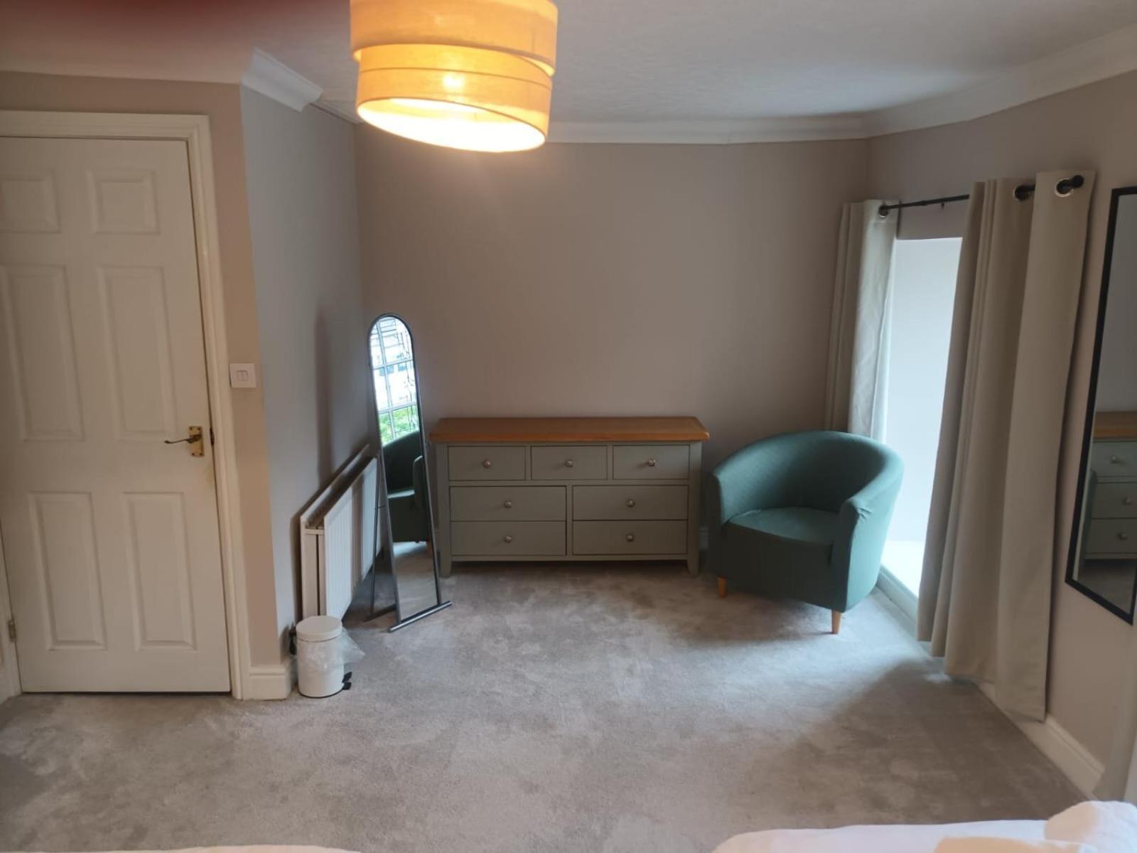 Отель Llanina Arms Llanarth  Экстерьер фото